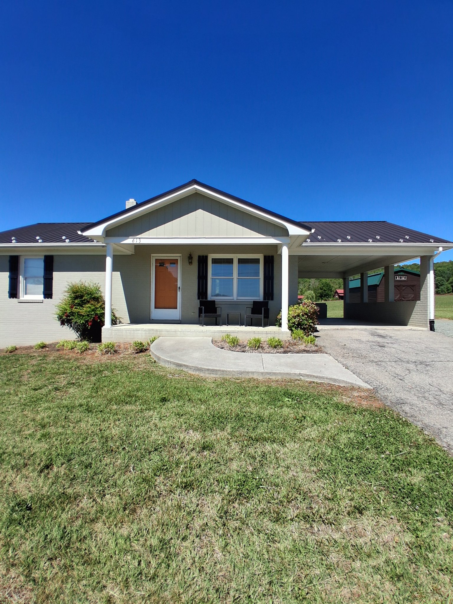 Glade Hill House: 613 Timber Ridge Rd
