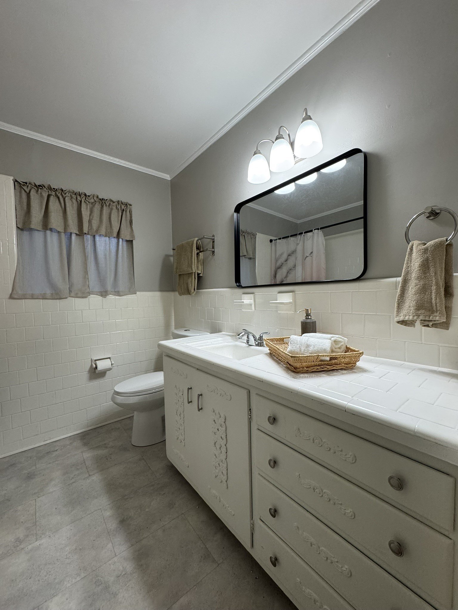 Lafayette House: 214 Sunny Ln