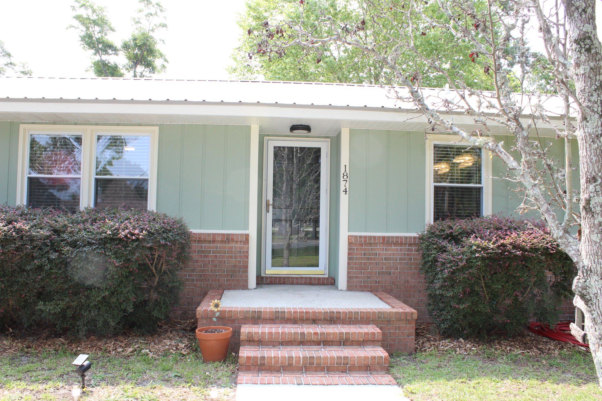 Hampstead House: 1874 Sloop Point Loop Rd