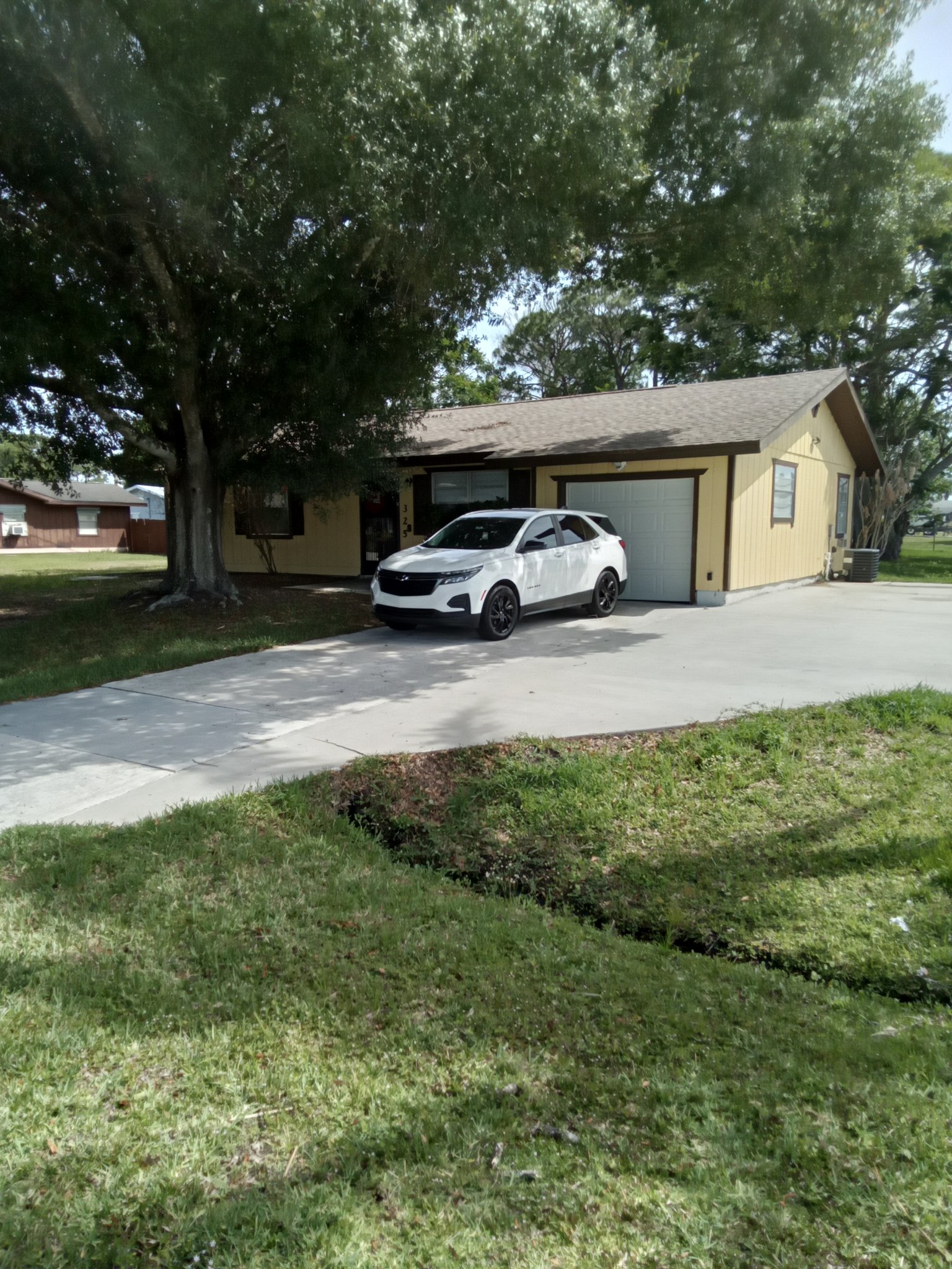 Port St. Lucie House: 325 nw ferris dr