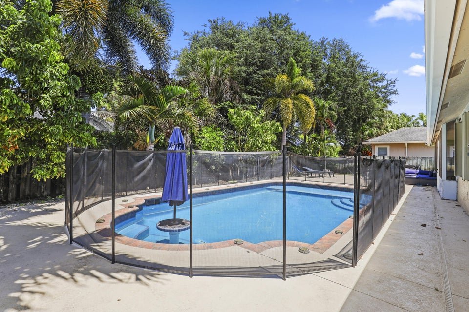 Wellington House: 13885 Sheffield Street