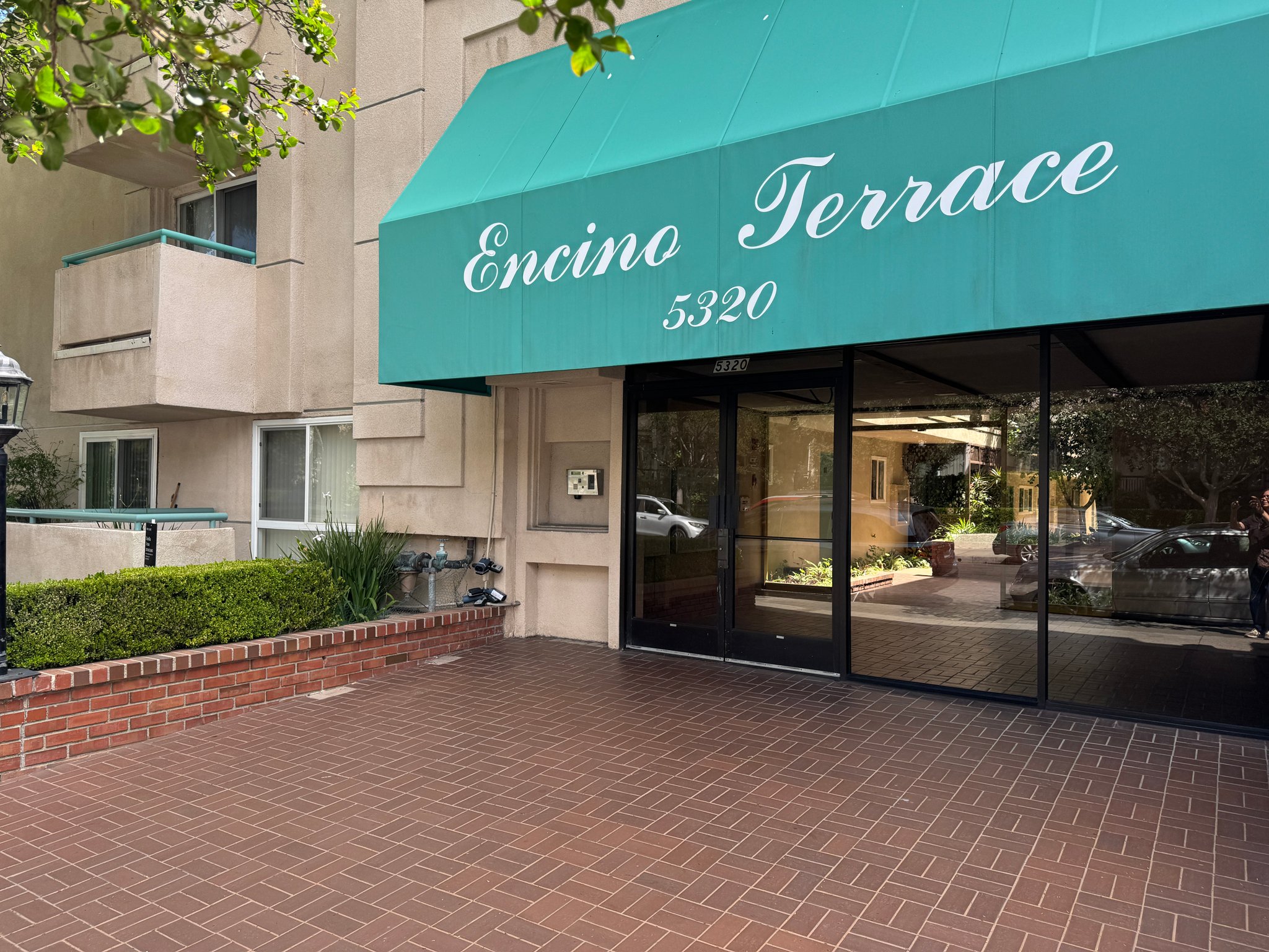 Encino Condo: 5320 Zelzah