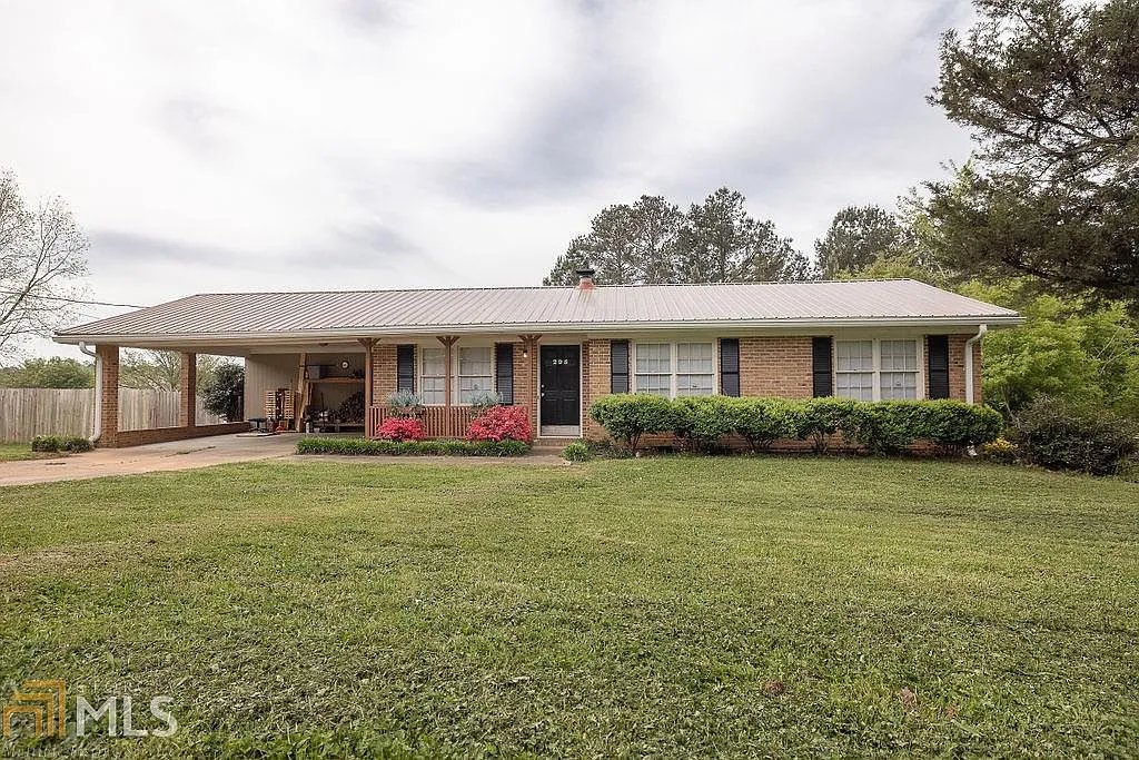 Athens House: 295 Vincent Dr