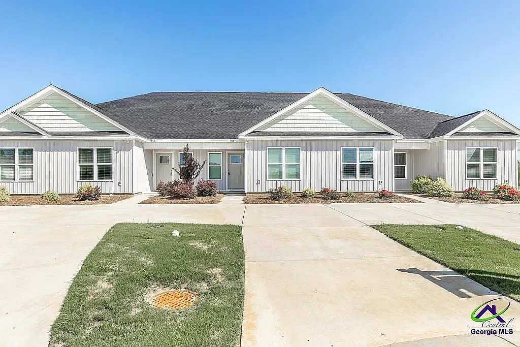 Hawkinsville Multiplex: 32 Ashford Way