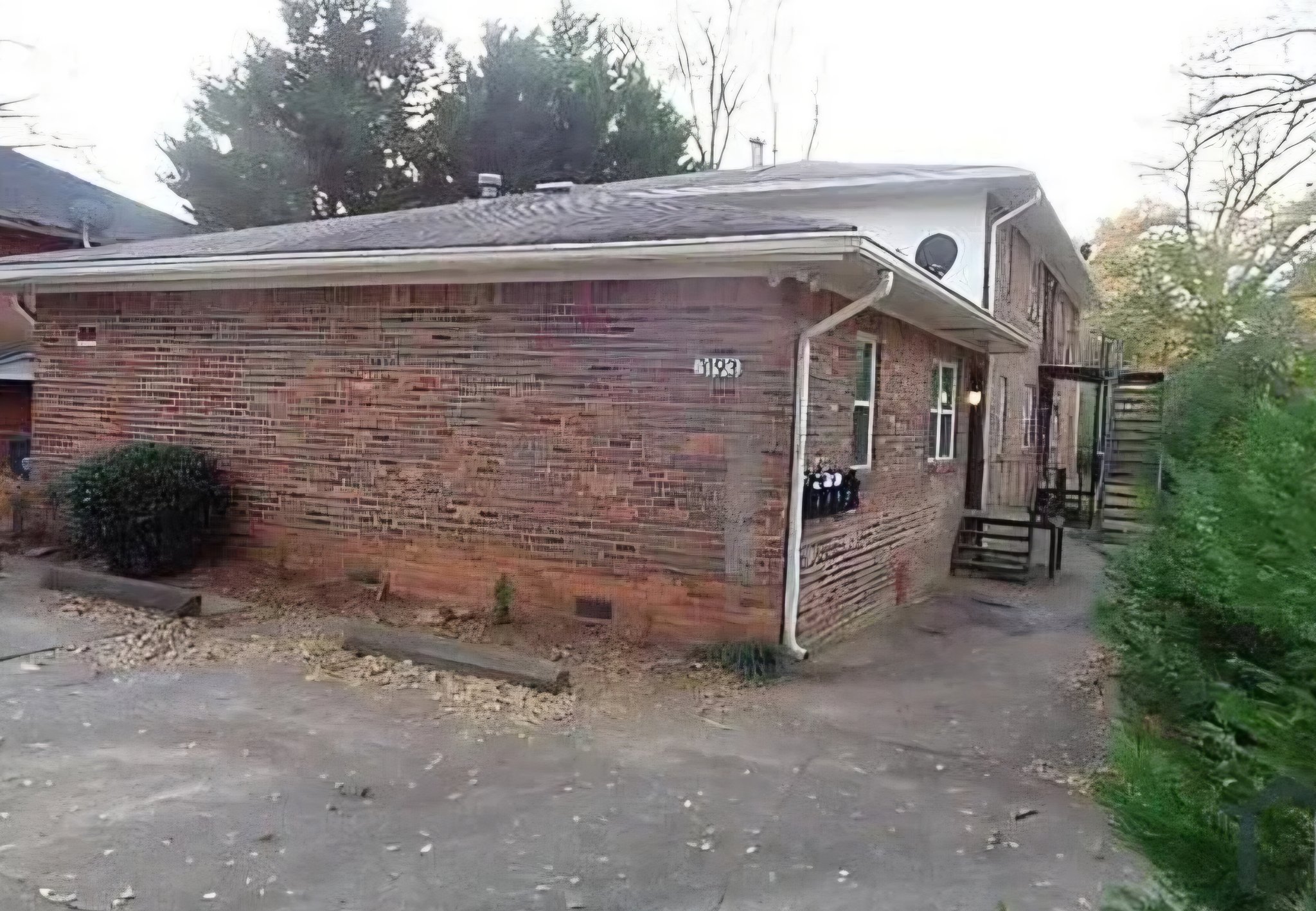 East Point Apartment: 3193 East Point Street