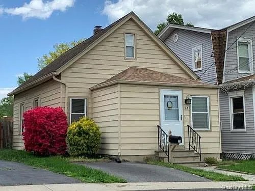 White Plains House: 74 Cloverdale Ave