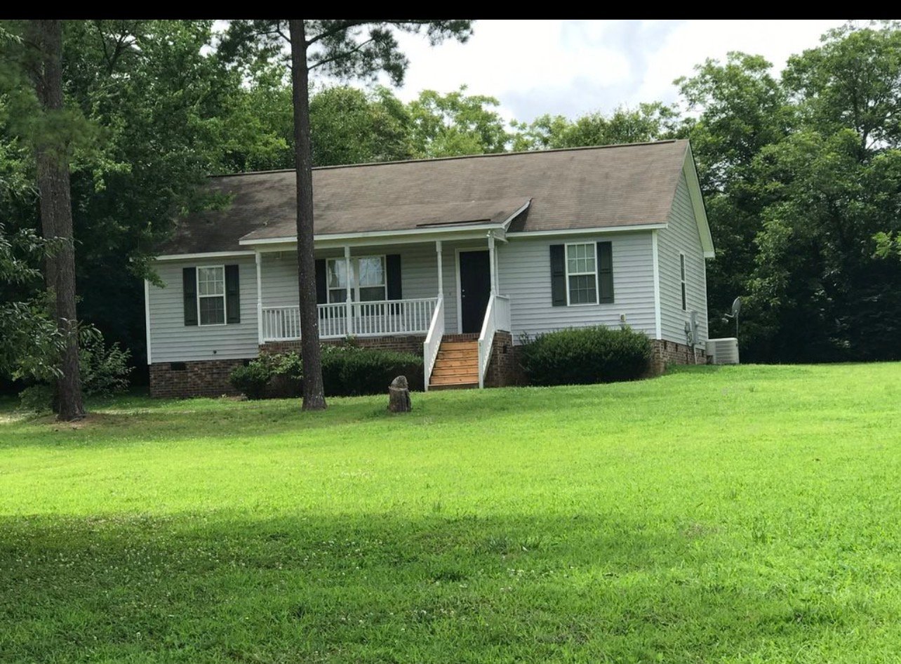 Clayton House: 104 Lakeside Dr