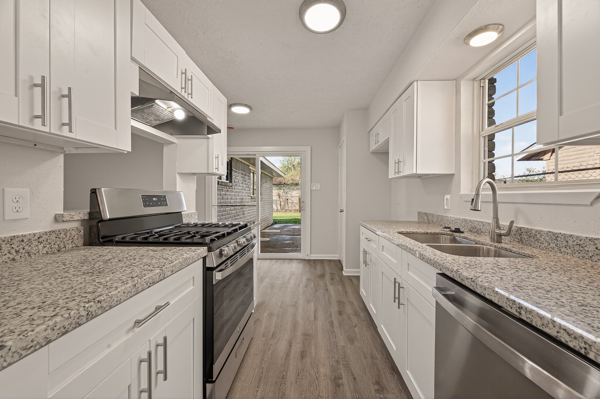 Houston House: 5423 Grace Point Ln