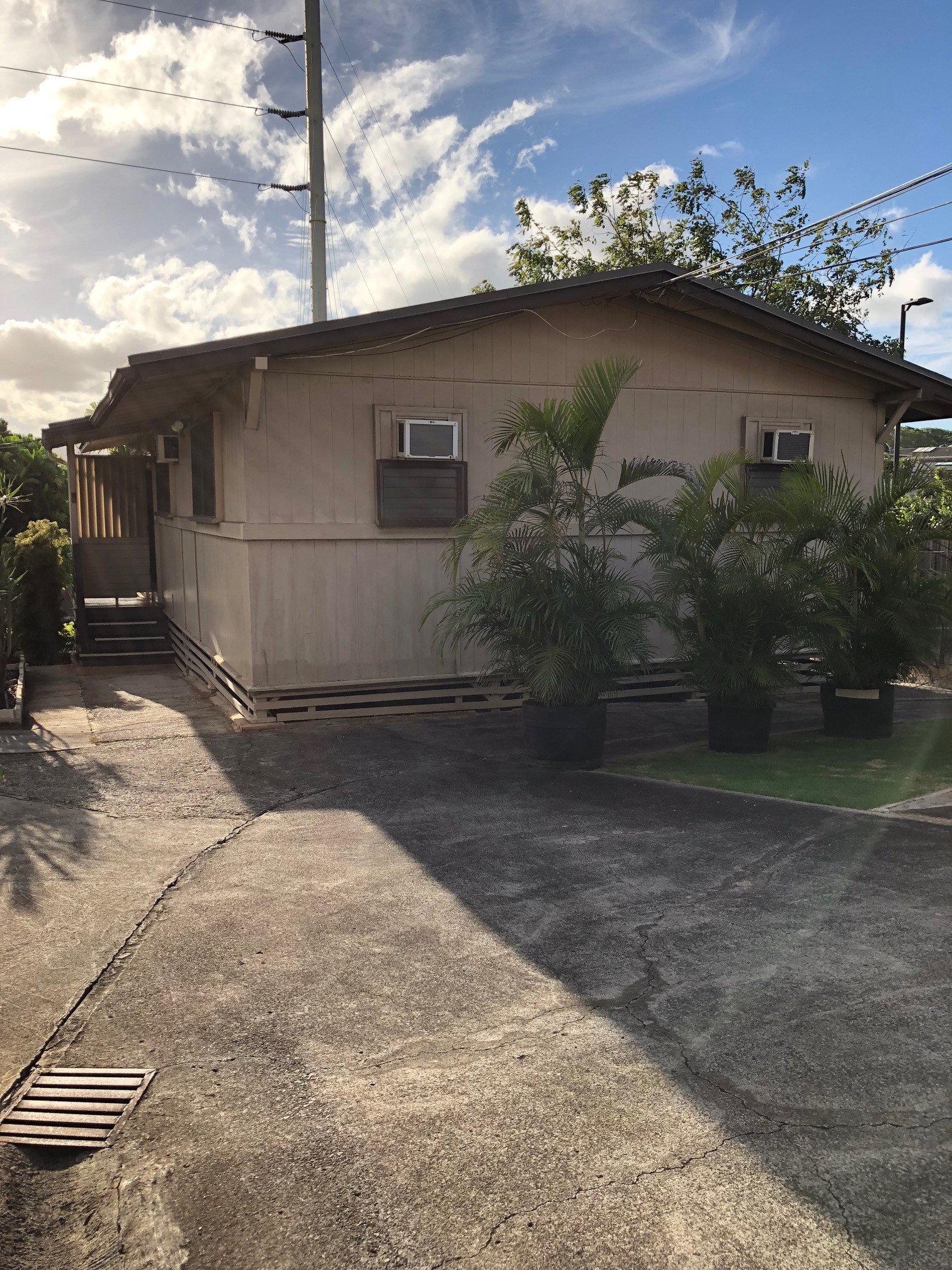Aiea House: 99-144 Lilia Place