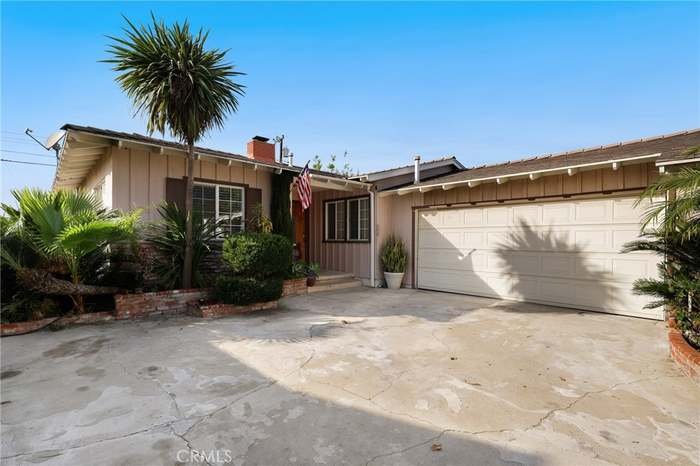 La Habra House: 411 Parsons St