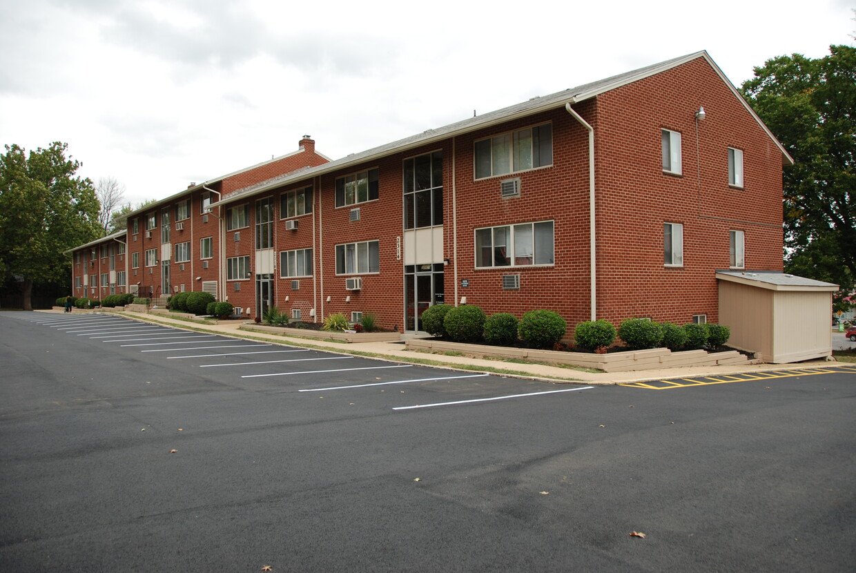 ALEXANDRIA Apartment: 2332 Glendale Terrace