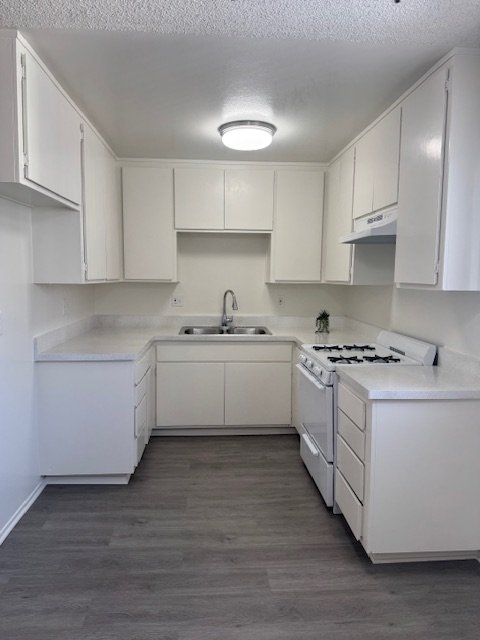 Huntington Beach Apartment: 16862 Lynn Lane