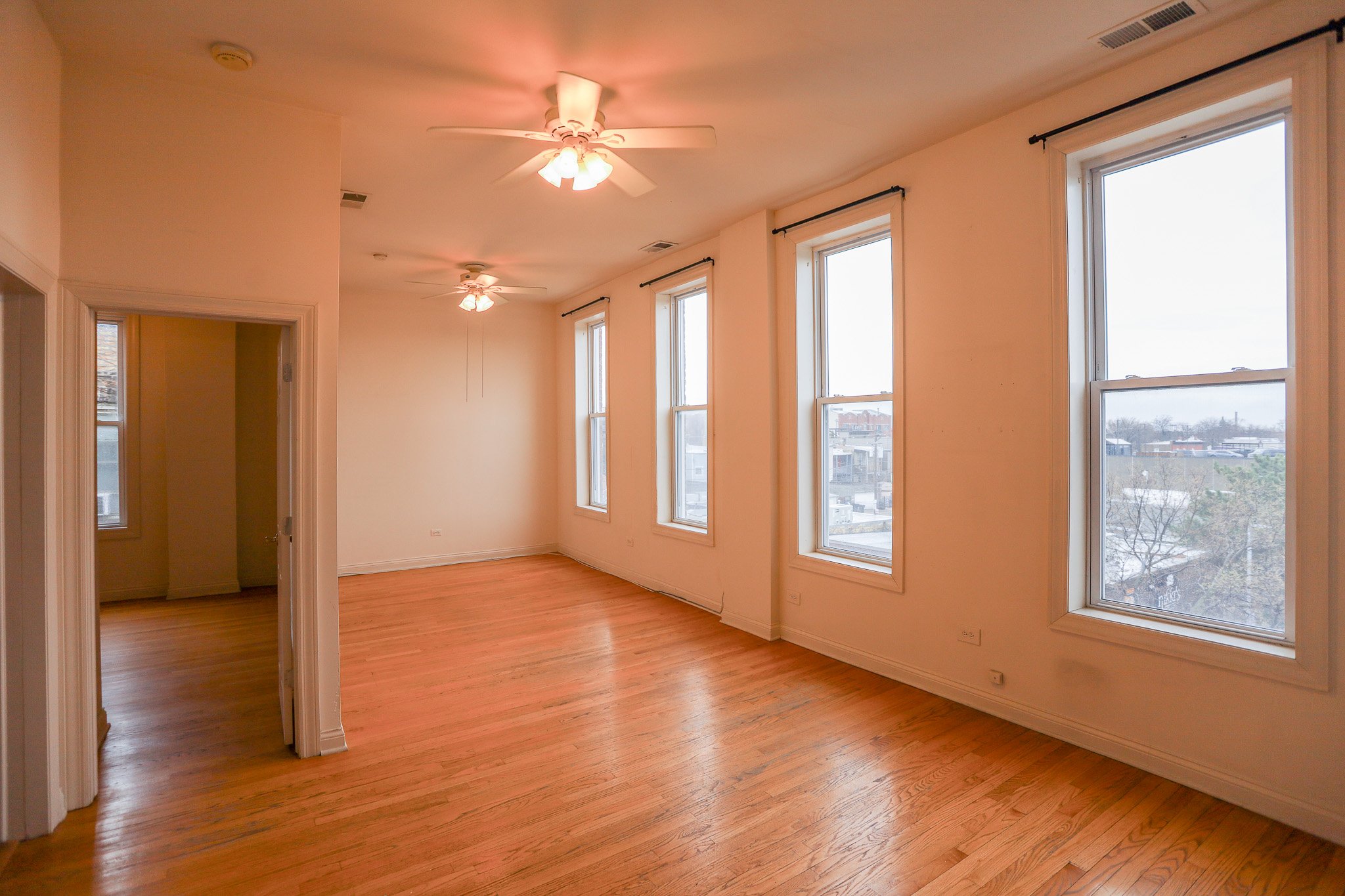 Chicago Apartment: 1959 Chicago Ave.