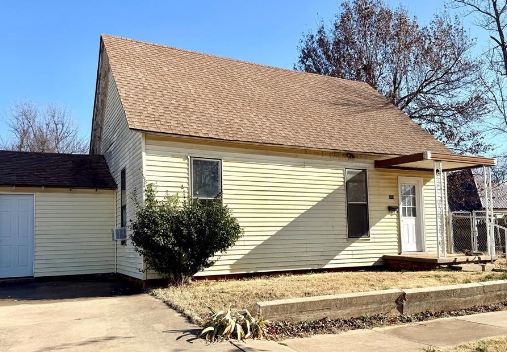 Chickasha House: 319 S 9th St