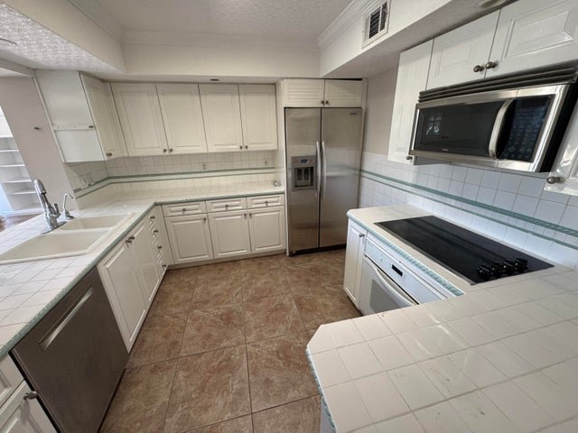 Boca Raton House: 349 NE 31st Street