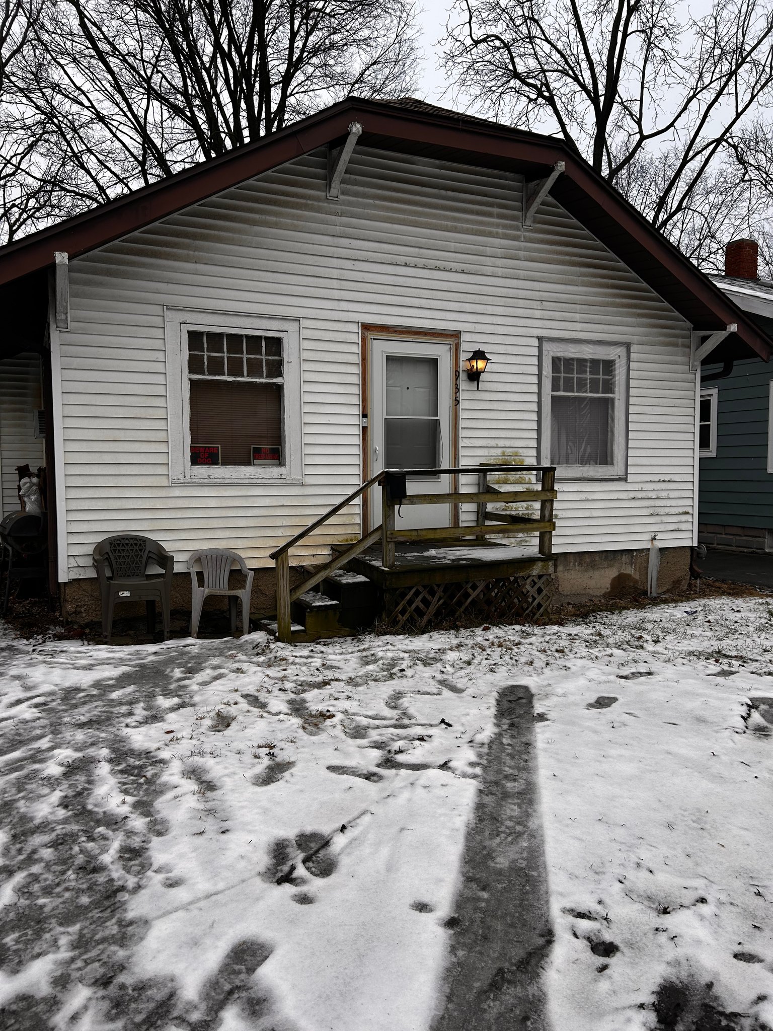 Decatur House: 935 W Marietta St