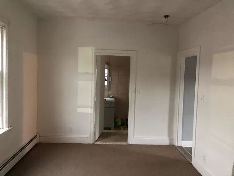 Seekonk Apartment: 635 Fall River Ave