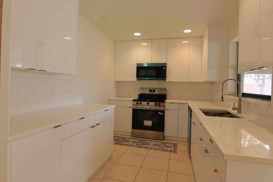 Boca Raton House: 620 Hastings Street