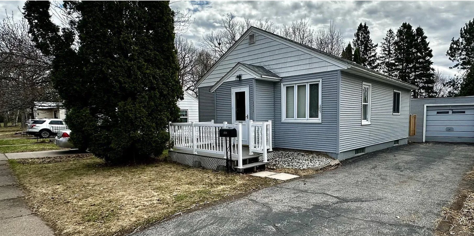 Cloquet House: 2412 Selmser