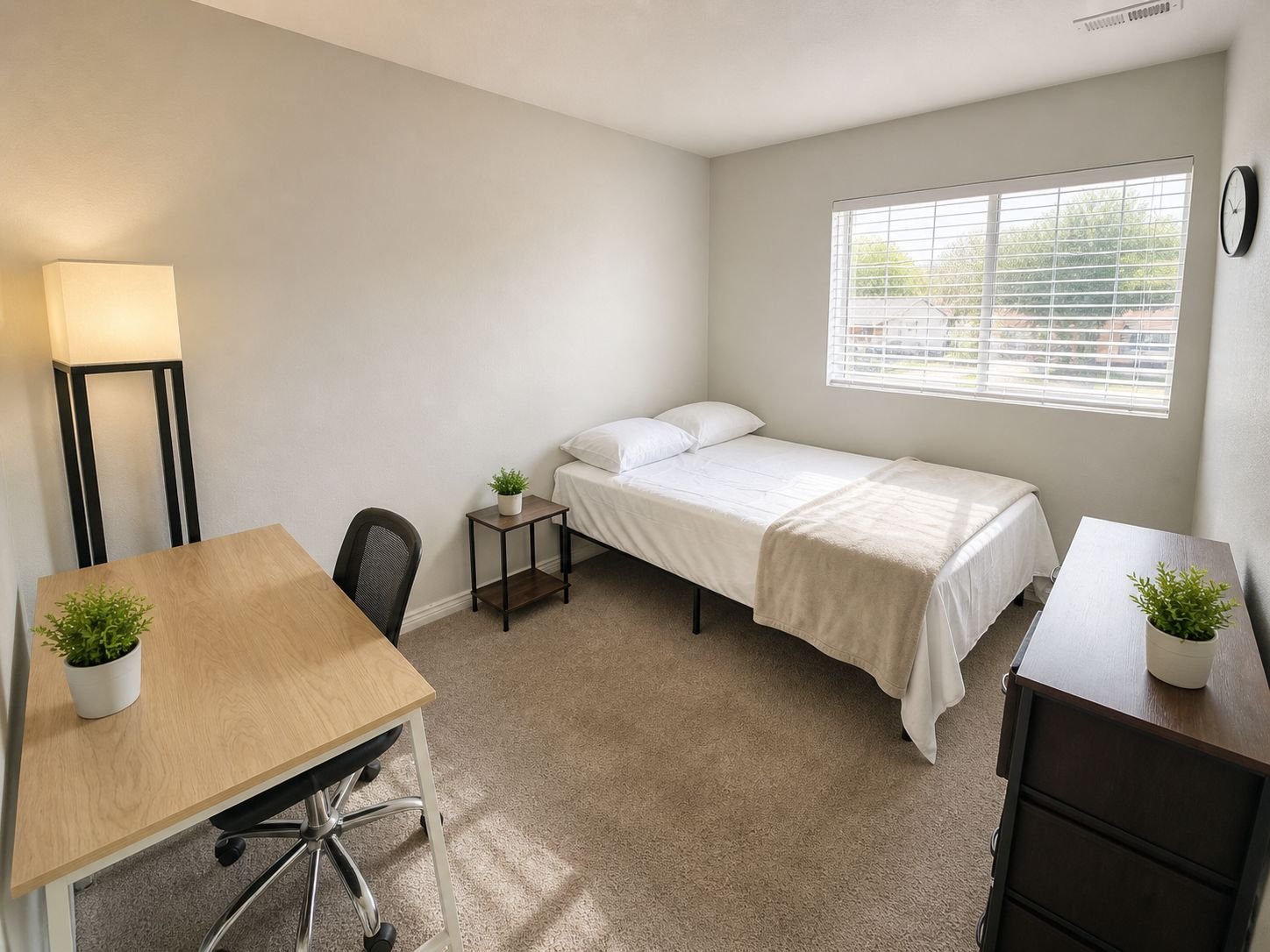 MILLCREEK House: 546 E DELNO DR