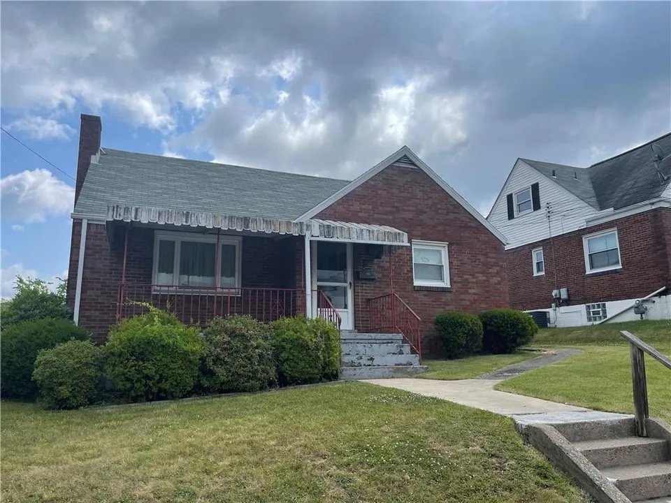 Clairton House: 820 Miller ave