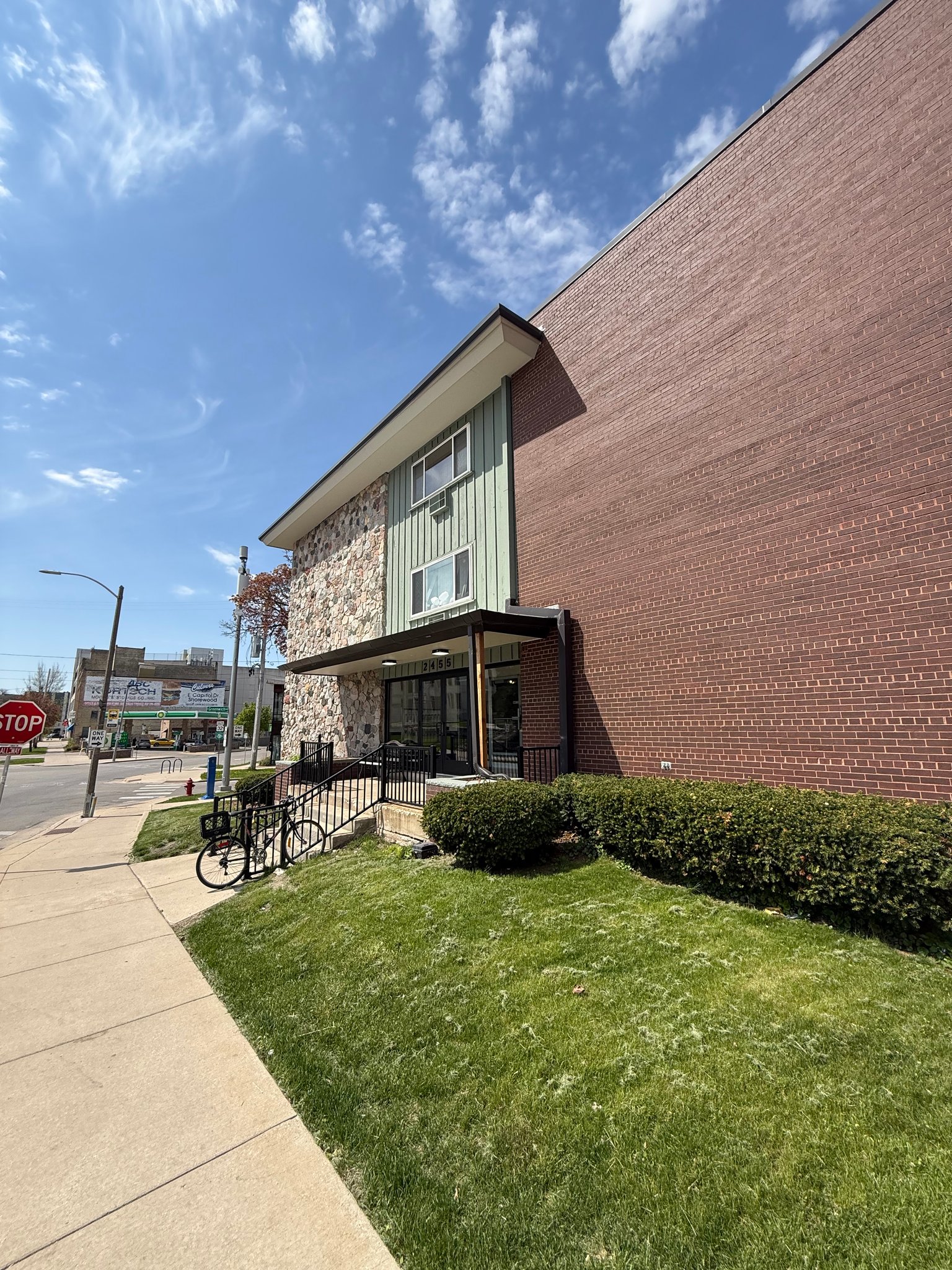 MILWAUKEE Apartment: 2455 N Maryland Ave