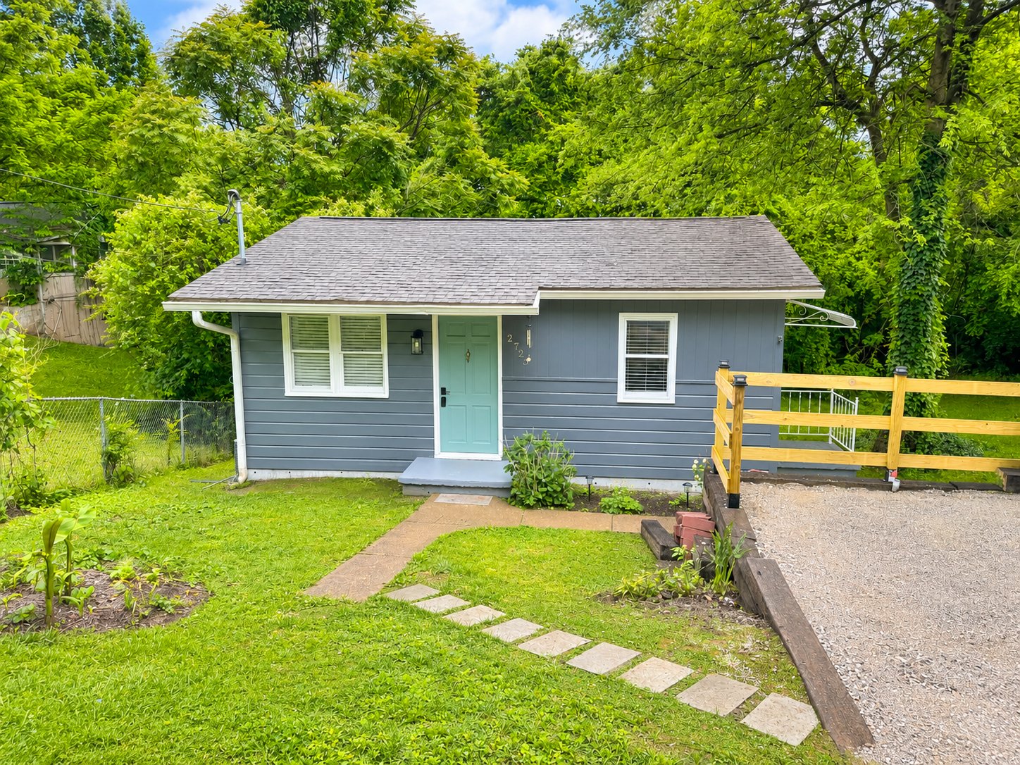 Knoxville House: 2723 Blount Ave