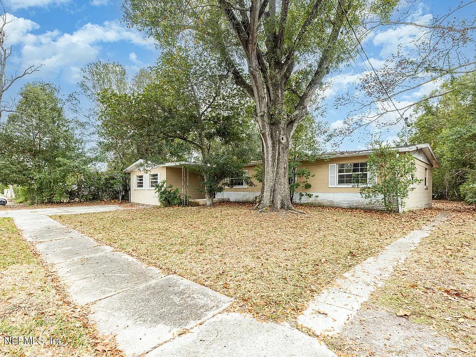 Jacksonville House: 6650 Pinnochio Dr
