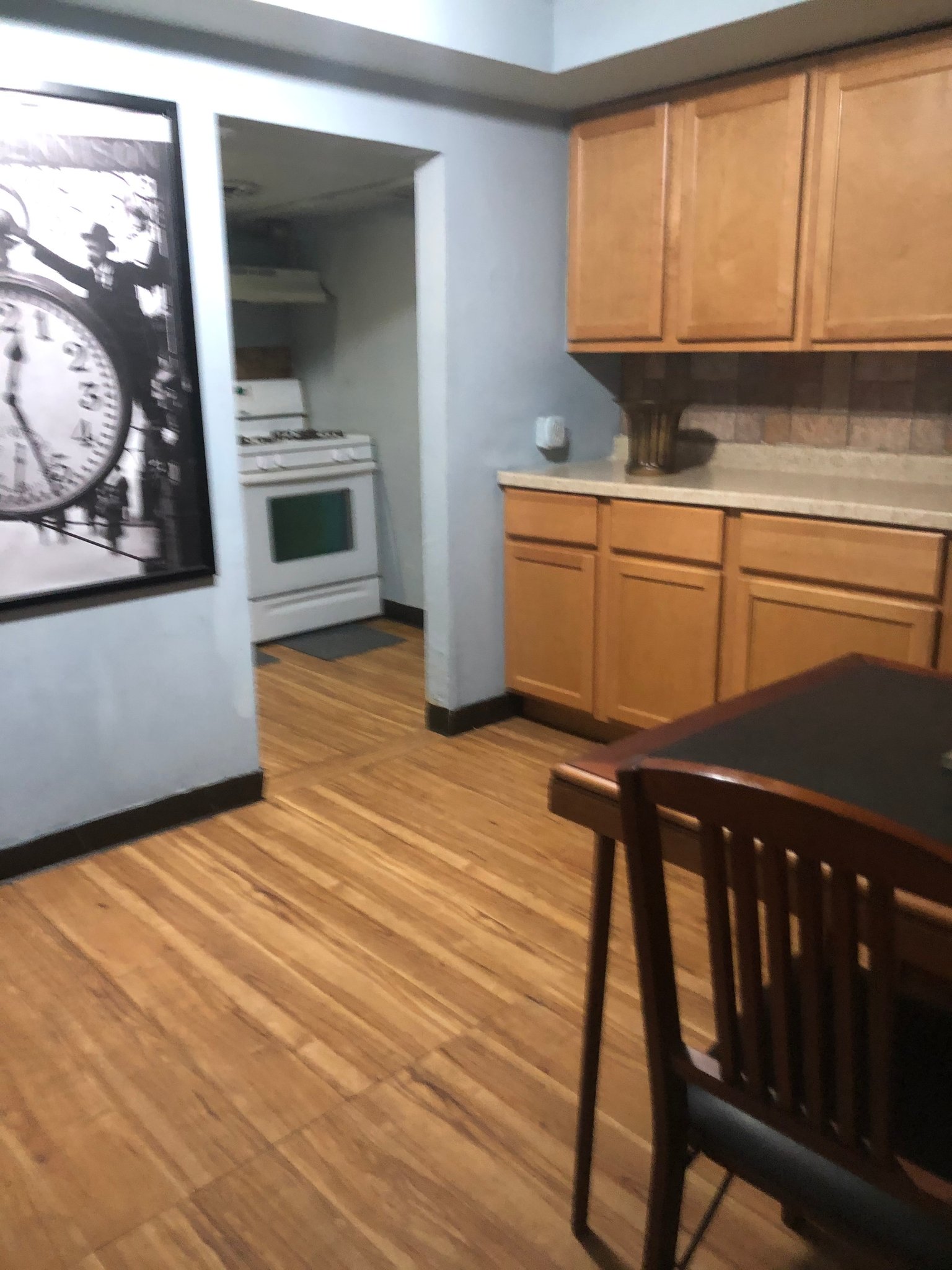 Willow Springs Apartment: 100 Vana Dr