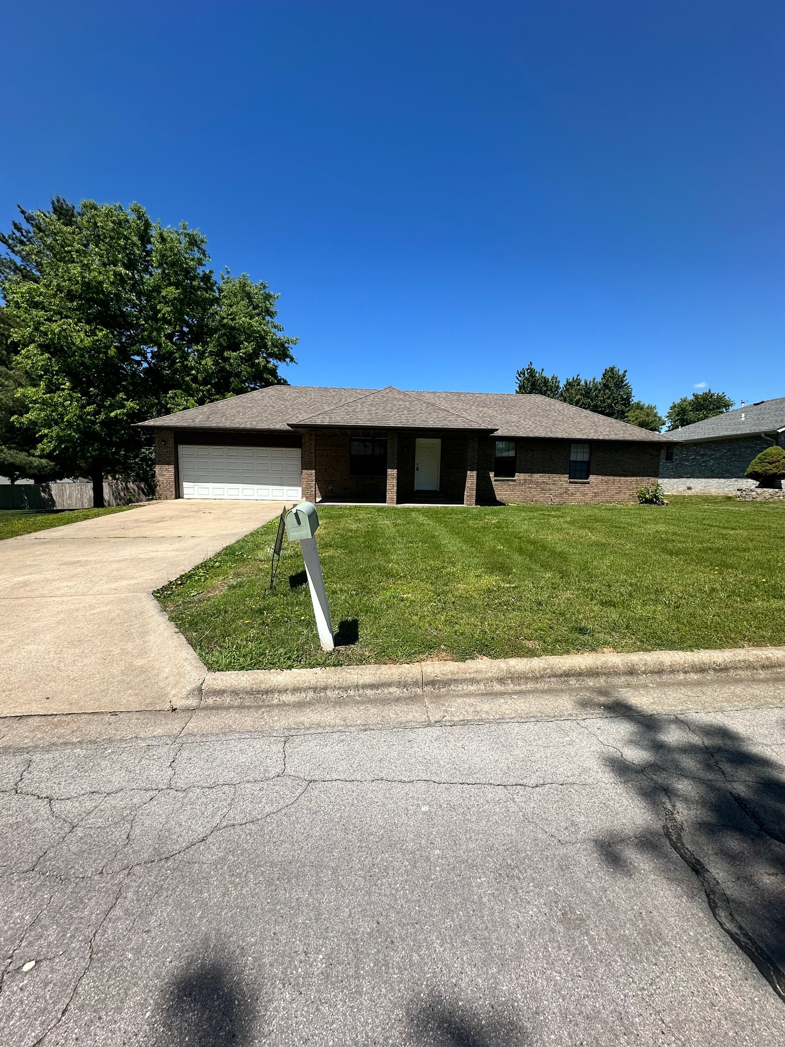 Nixa House: 707 S Poplar St