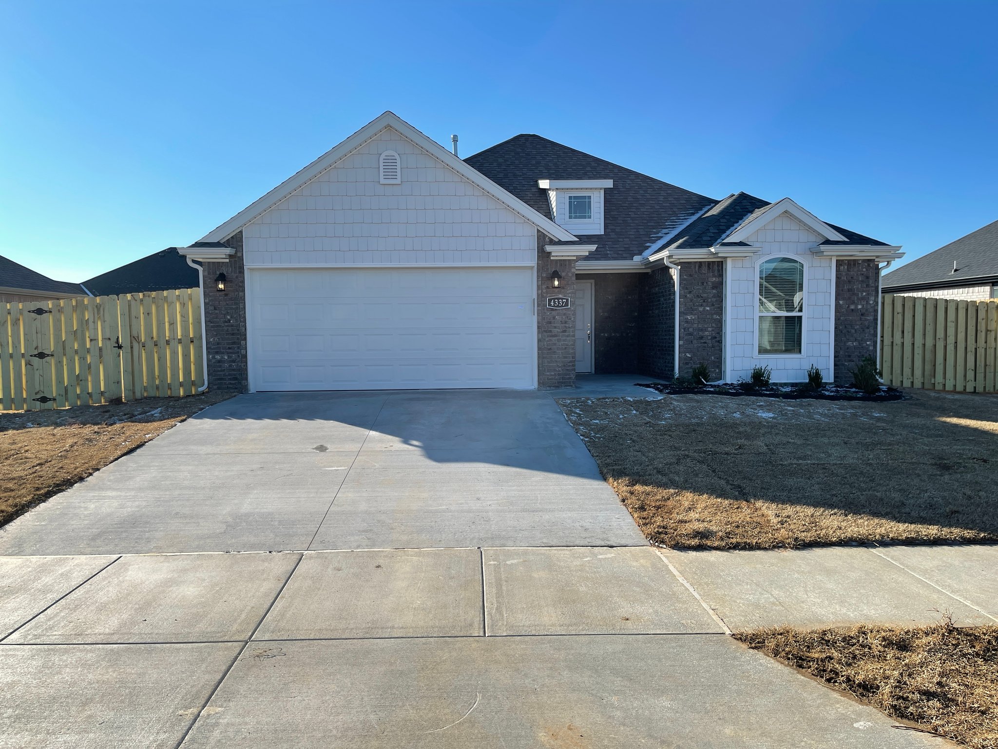 Fayetteville House: 4337 w newton