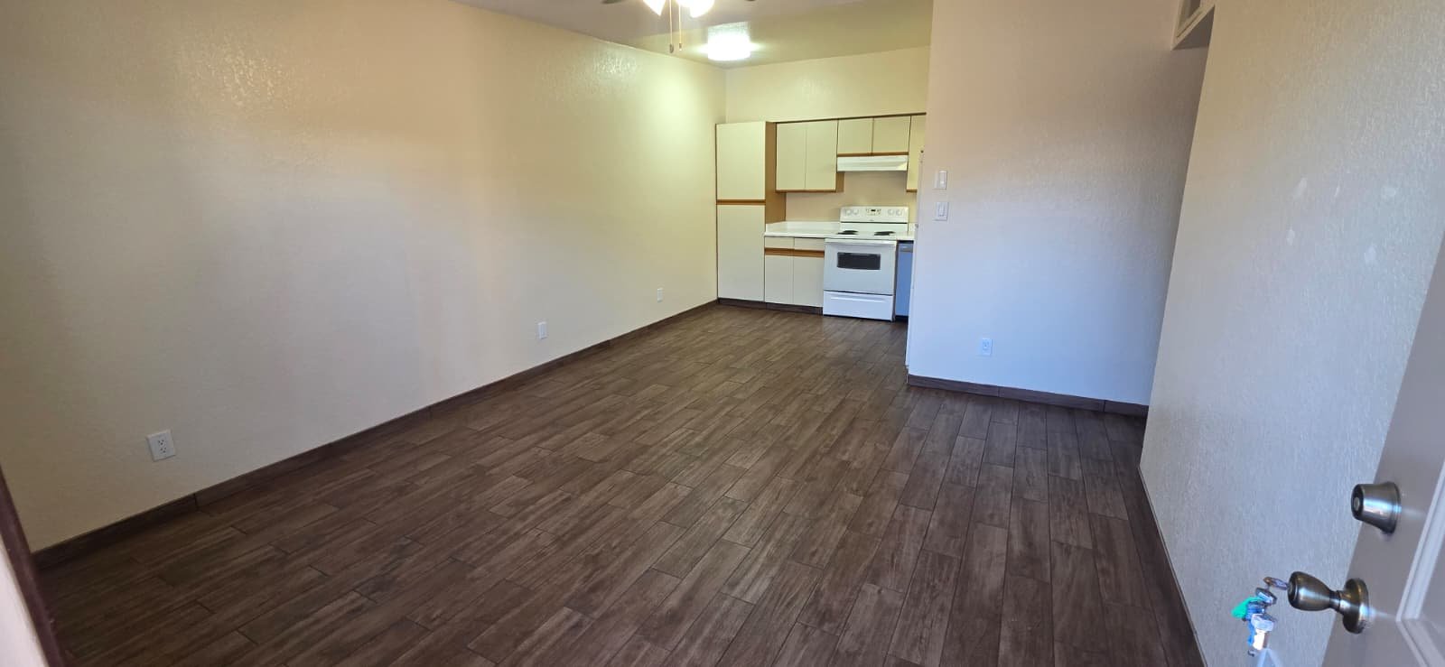 Mesa Multiplex: 1041 N Mesa Dr - E Frost Cir