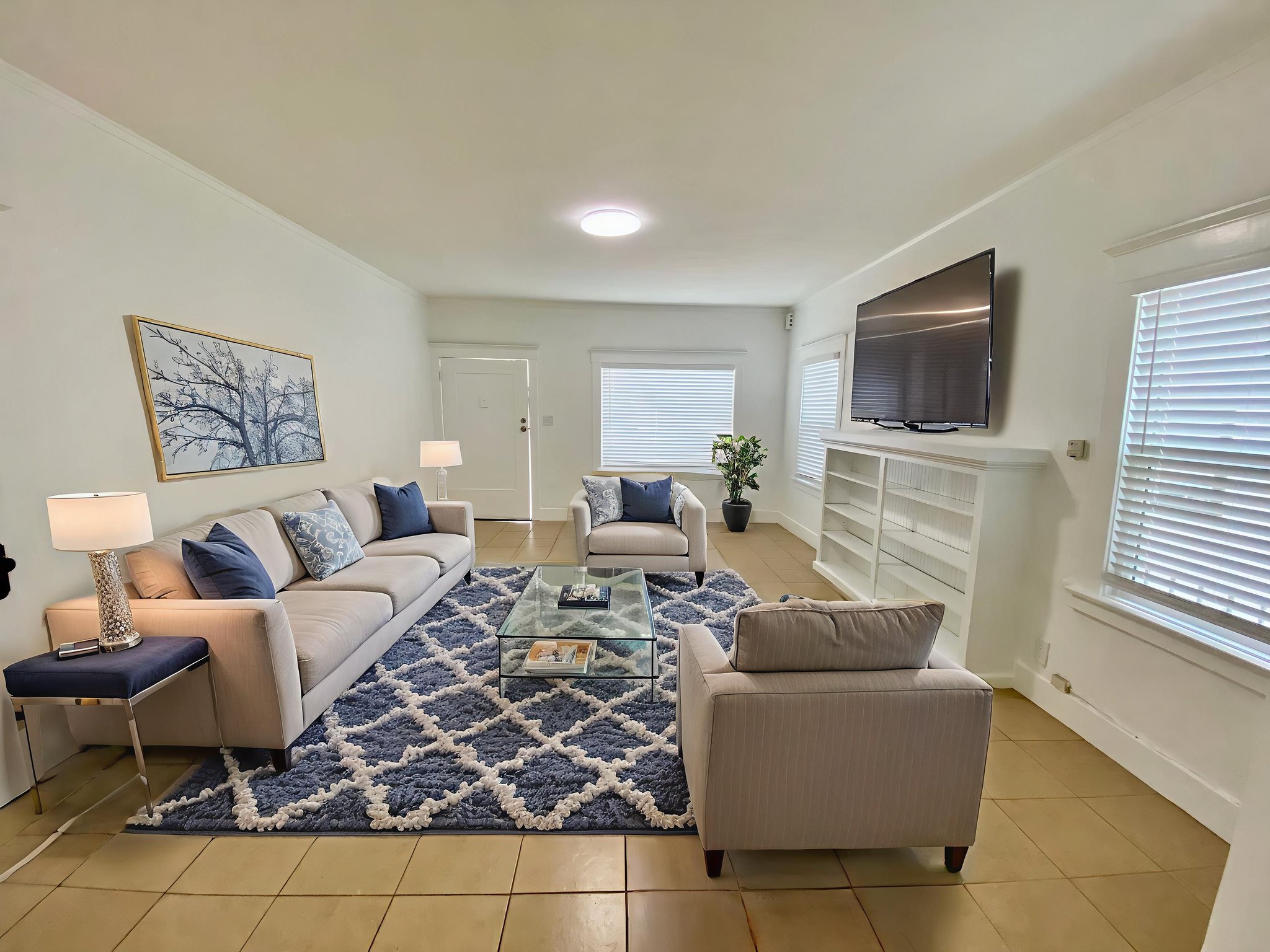 Los Angeles Condo: 2921 Van Buren Place