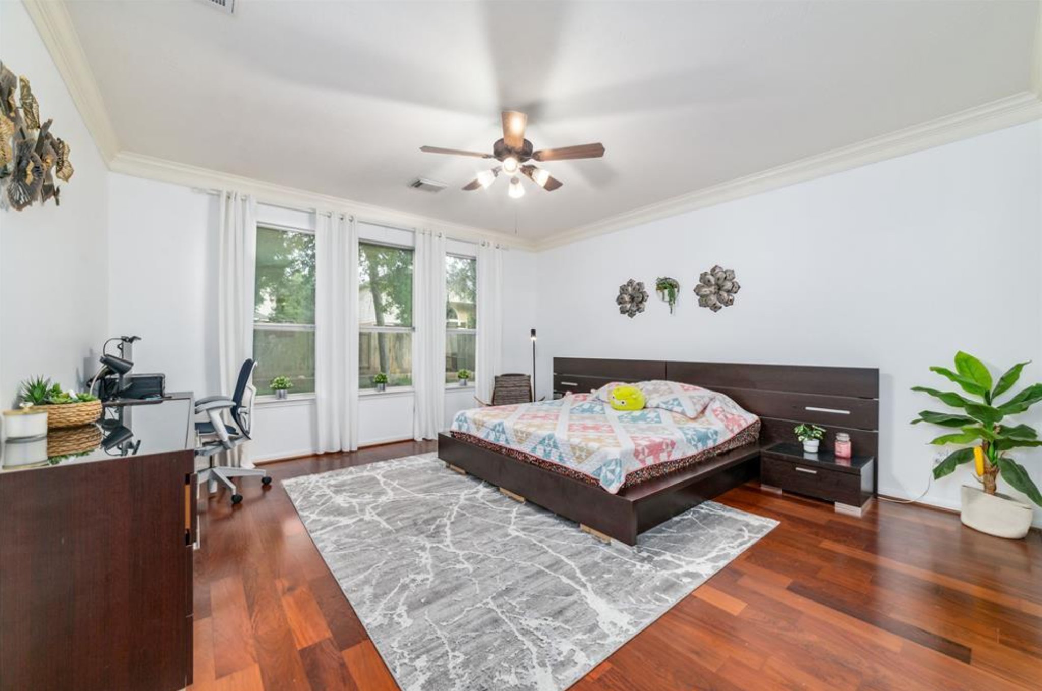 Sugar Land House: 10000 Nanak Dr