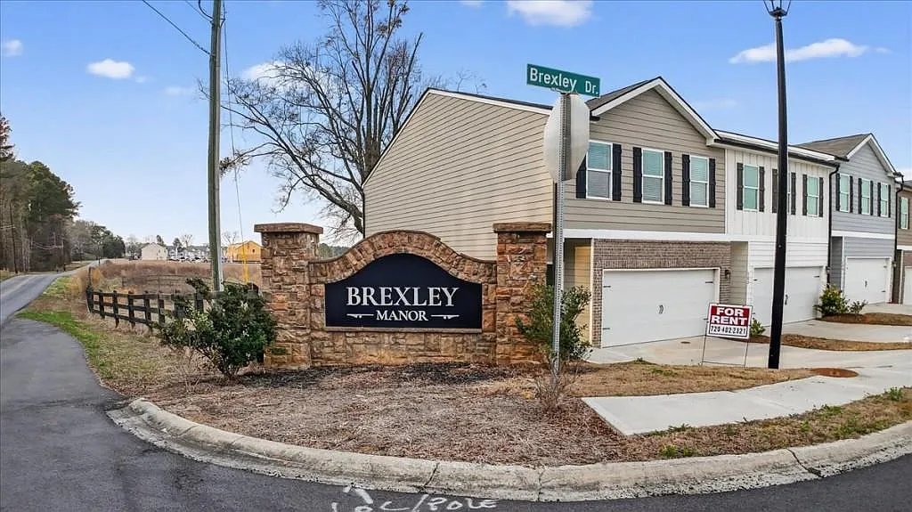 Calhoun Townhome: 109 Brexley Drive