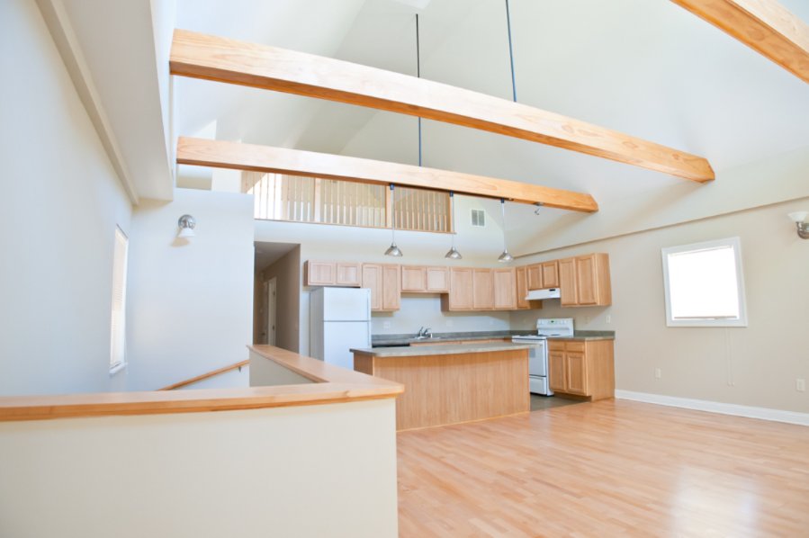 Milwaukee Townhome: 3255 N Oakland Ave