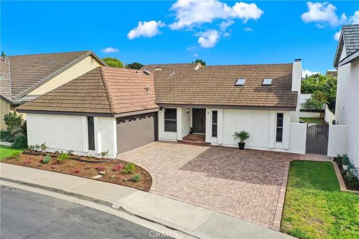 Irvine House: 7 Timberline
