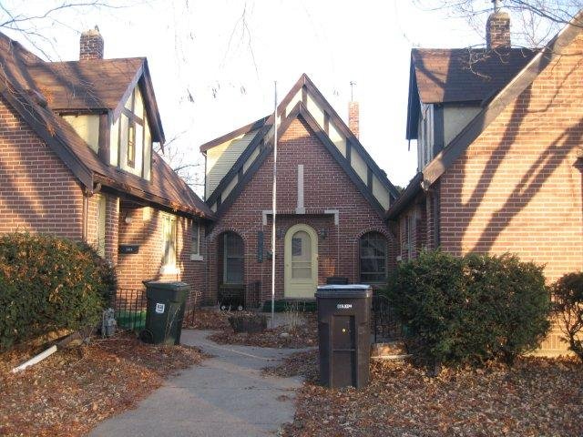 Cedar falls House: 1014 main st