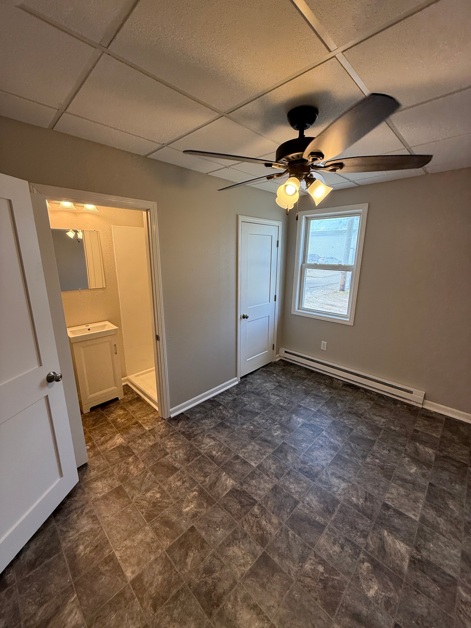 Monticello Apartment: 123 N. Sycamore St