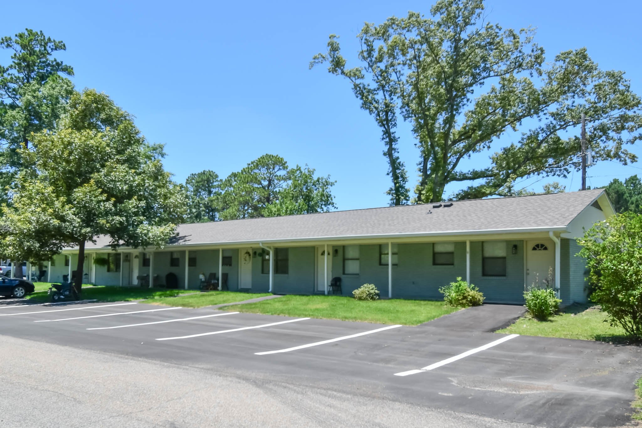 Wiggins Apartment: 411 Braxton Avenue