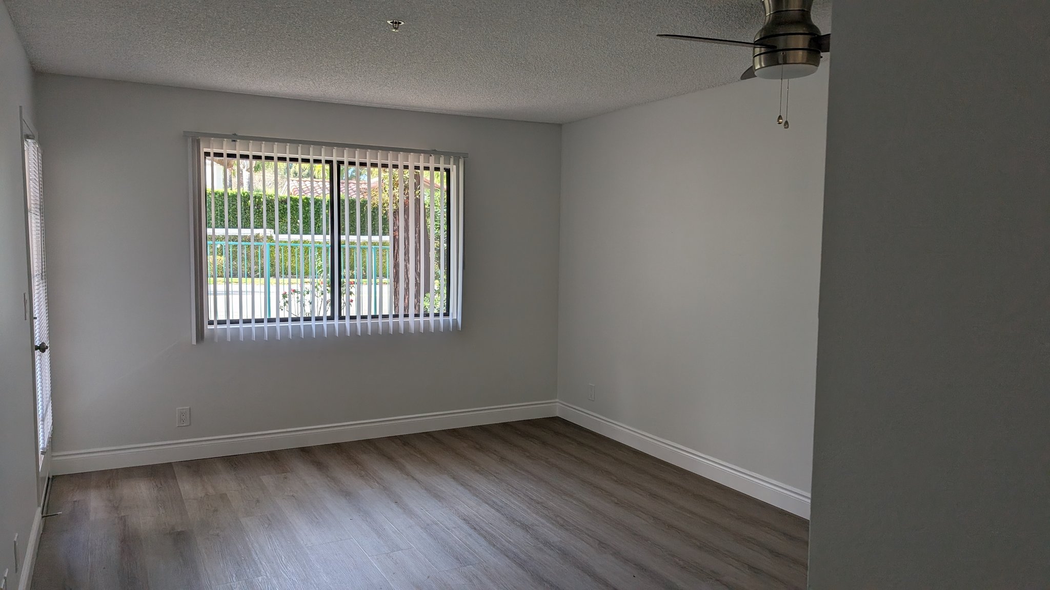 Santa Clarita Apartment: 22816 Market St