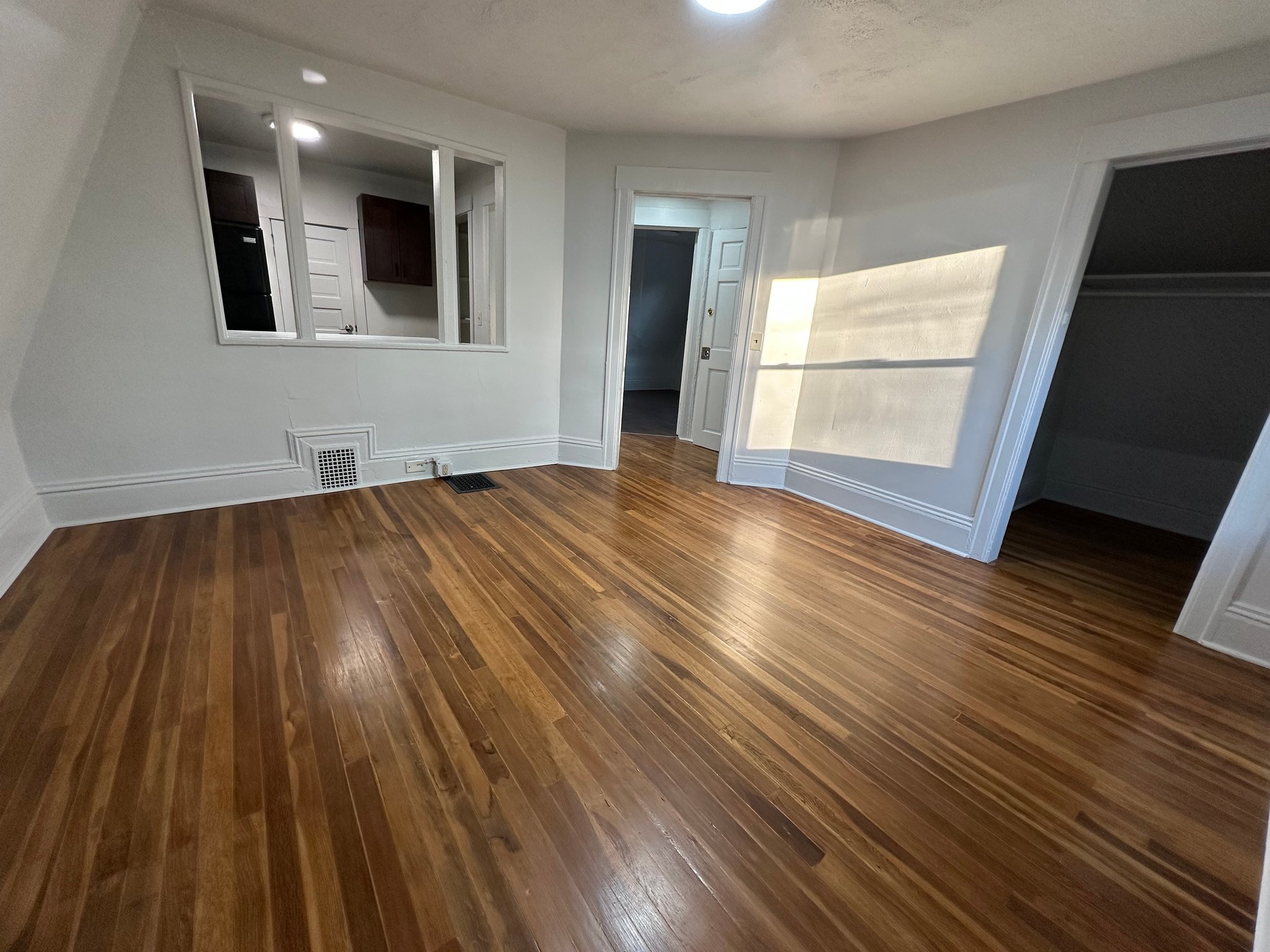 Jackson Apartment: 1237 Maple Ave