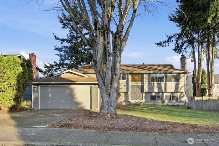 Kent House: 19234 121st Pl SE
