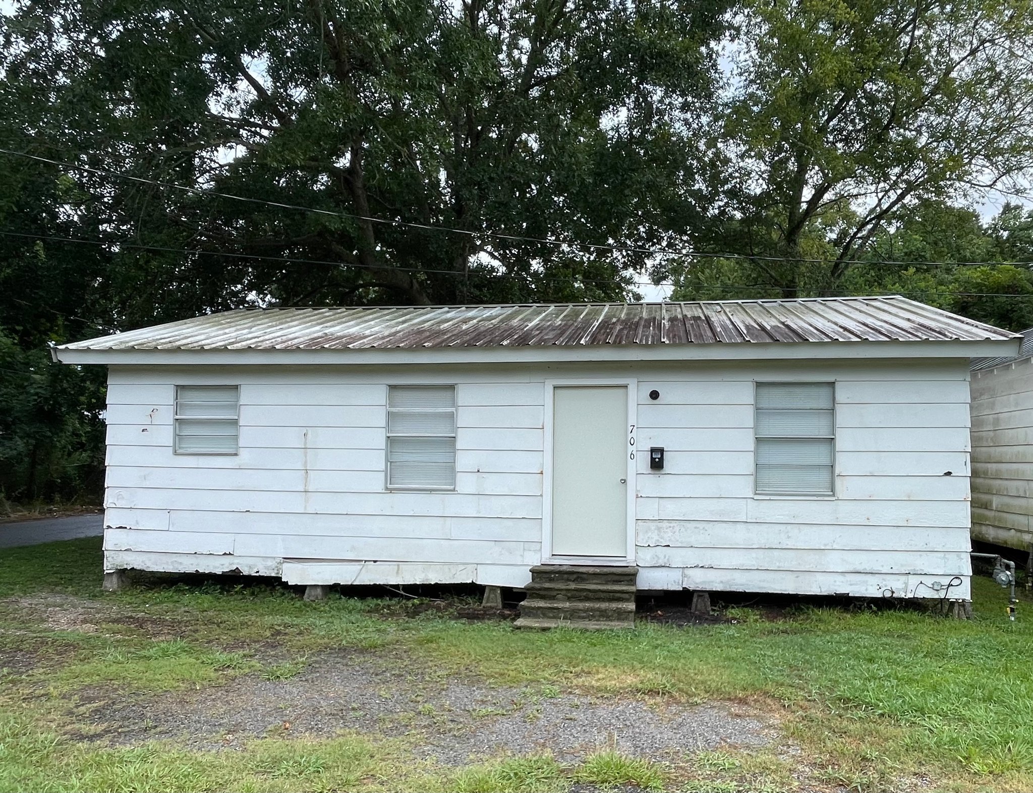 Abbeville House: 706 Graceland Avenue