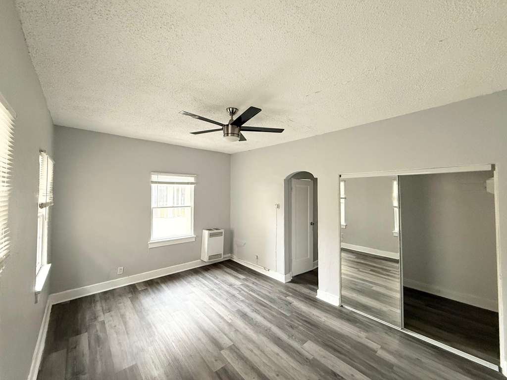 Los Angeles Apartment: 849 S Kenmore Ave.