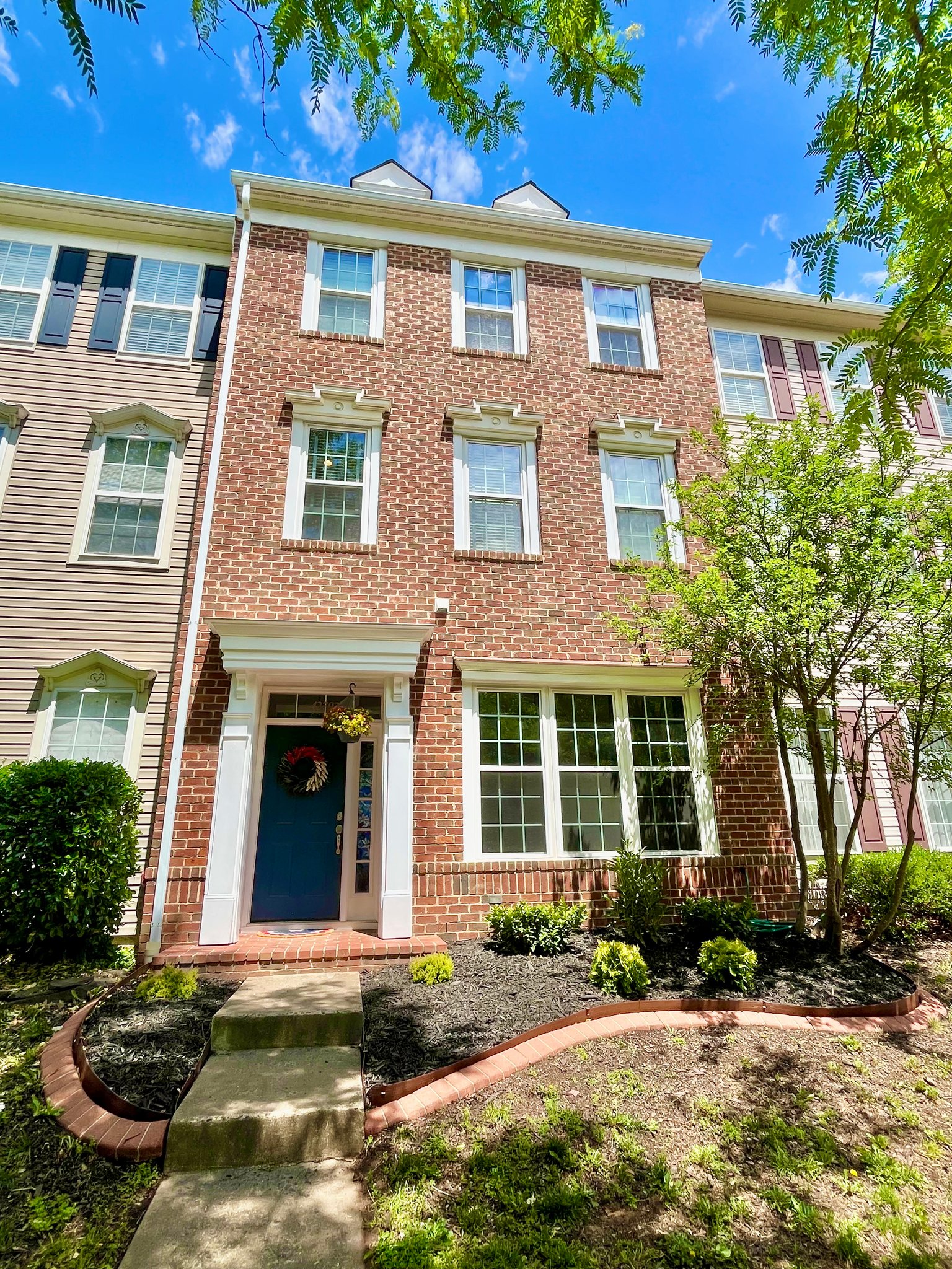 Chantilly Townhome: 42792 Cedar Hedge St