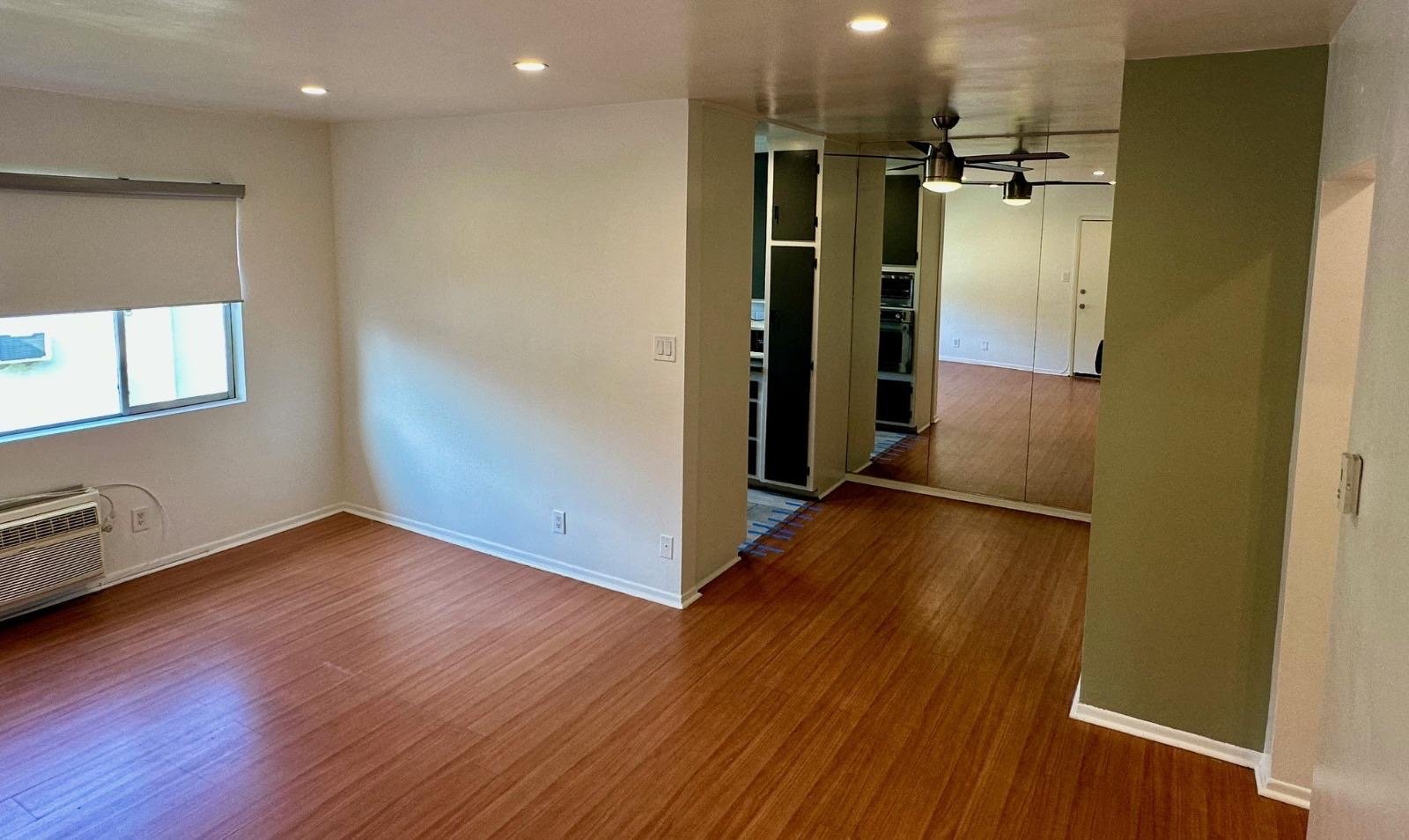 Tarzana Apartment: 18546 Clark St