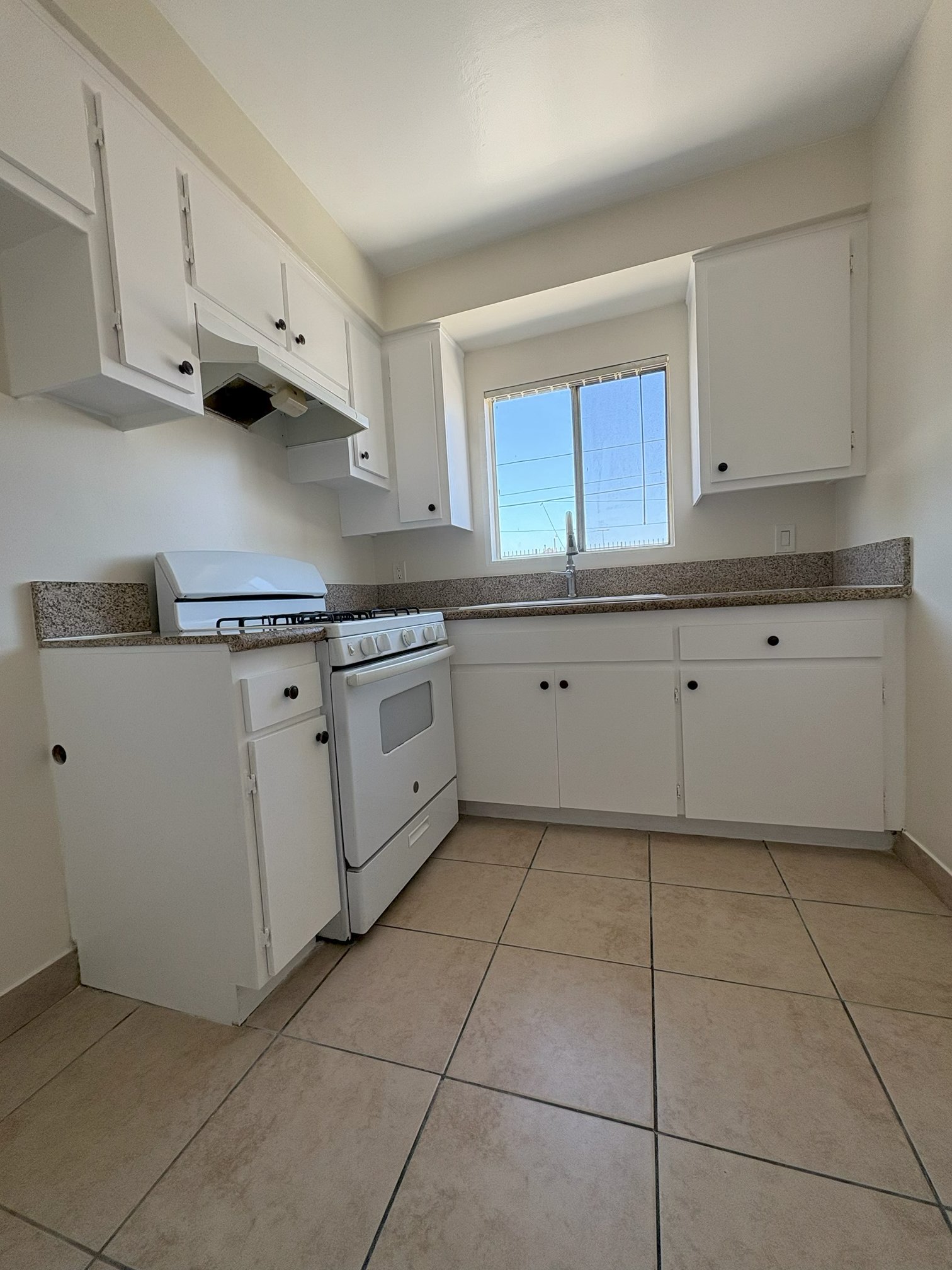 HAWTHORNE Apartment: 4055 W 129TH