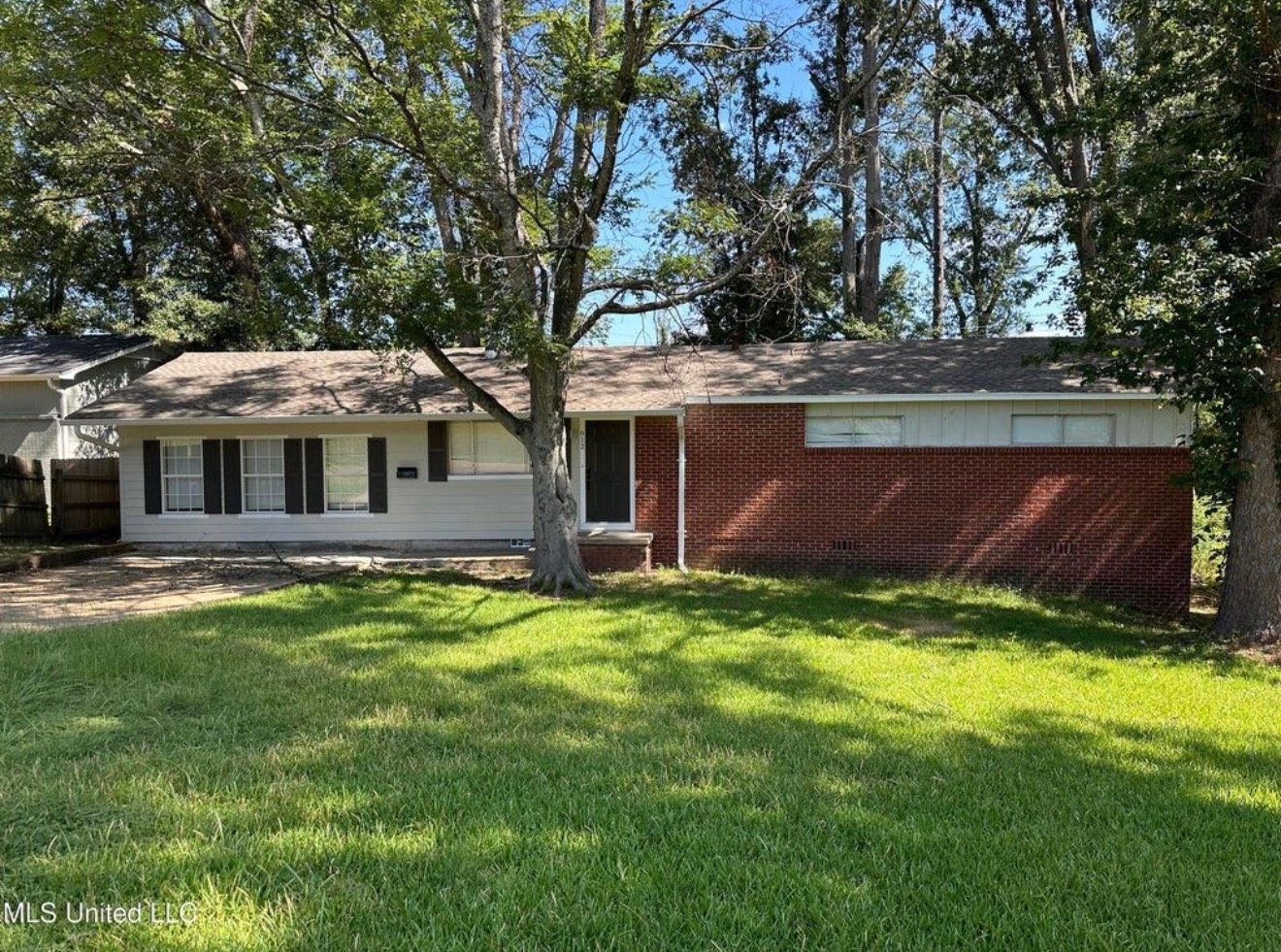 Jackson House: 612 Heather Ln