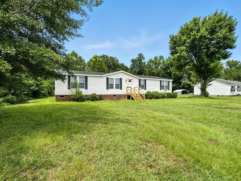 Elizabeth City House: 1168b Northside Rd